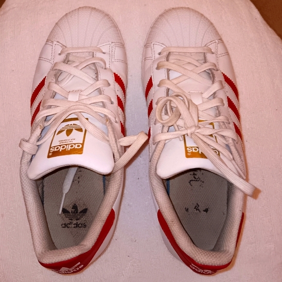 Men's White and Red Adidas Shell Toes (Size 5.5) - Picture 4 of 10